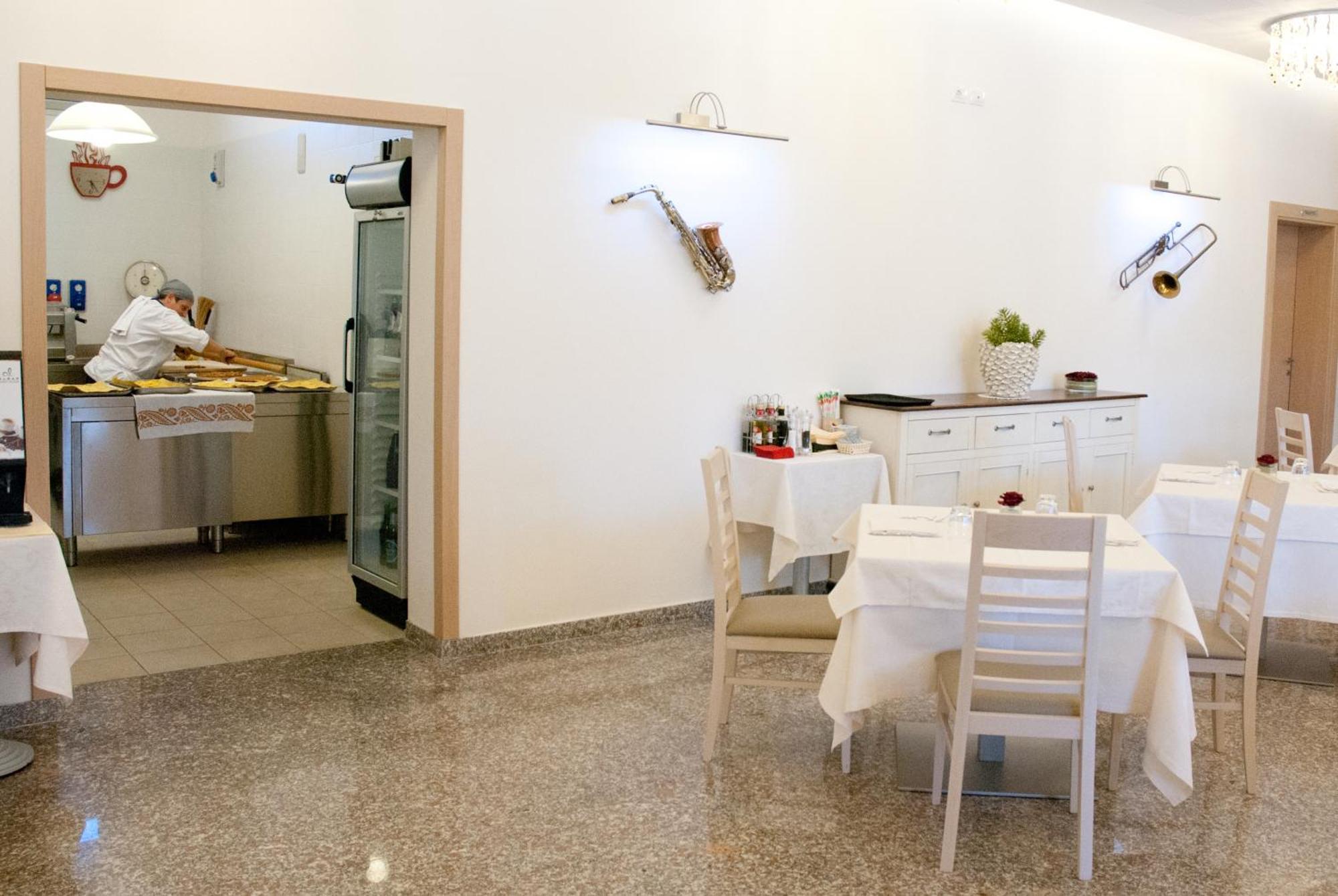 Hotel Ristorante Cesare Savignano sul Rubicone Exterior photo