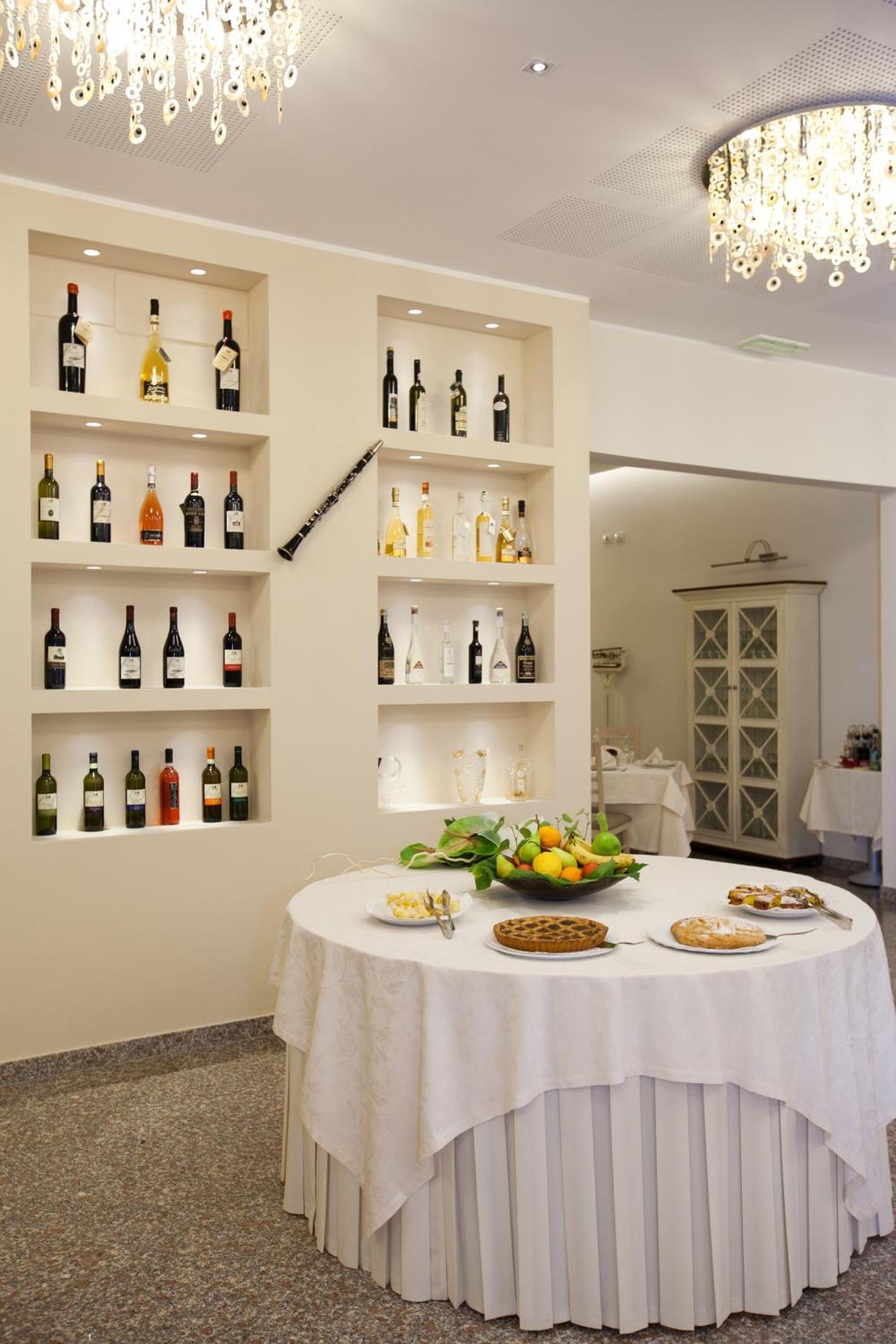 Hotel Ristorante Cesare Savignano sul Rubicone Exterior photo