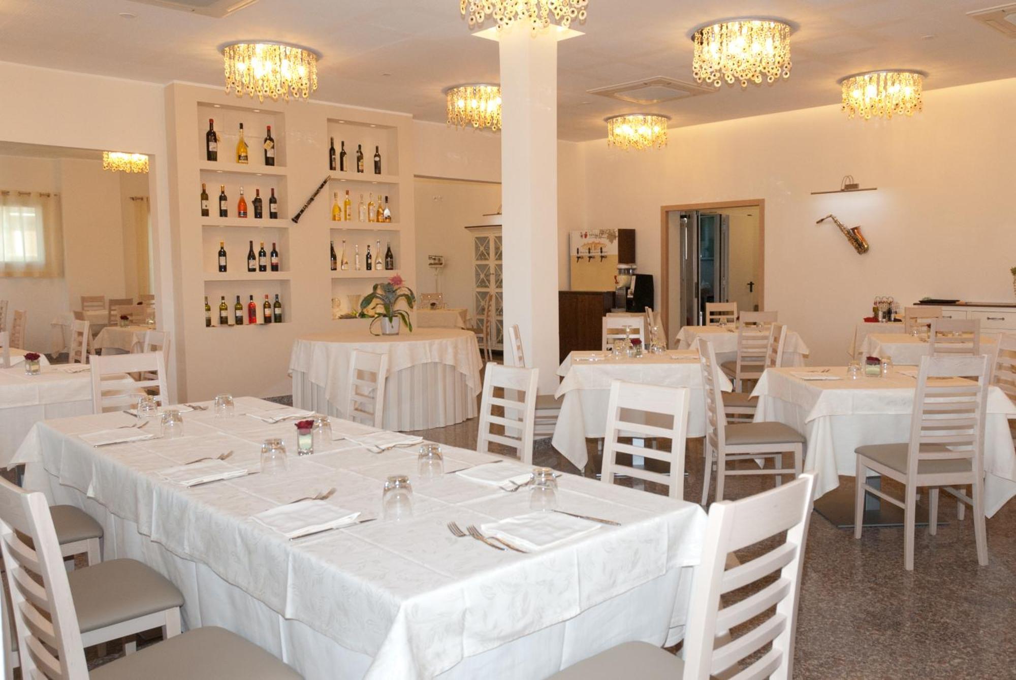 Hotel Ristorante Cesare Savignano sul Rubicone Exterior photo